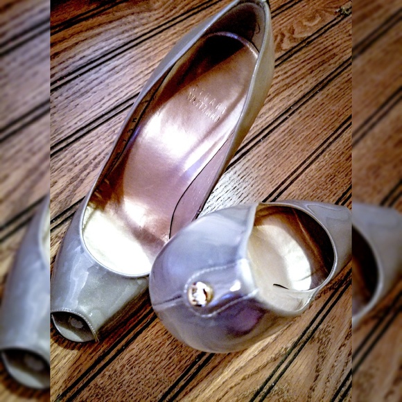 Stuart Weitzman Logoflame Patent Leather Peep Toe - Picture 5 of 6